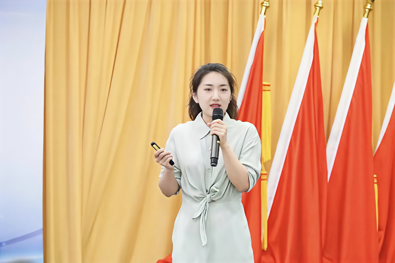 张馨鑫.jpg